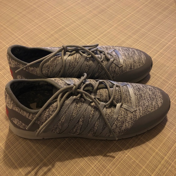 Under Armour, size 10.5 shoes - Picture 1 of 5